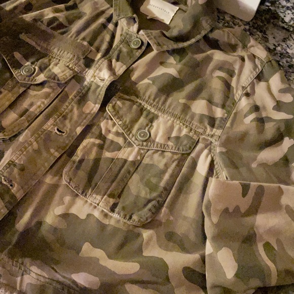 Like new camouflage jacket button up ❤️❤️ - Picture 3 of 6